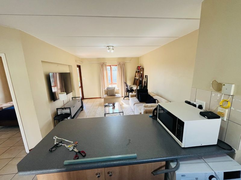 One apartment  for sale in  Noordwyk, Midrand call  us Now!! - Photo 3