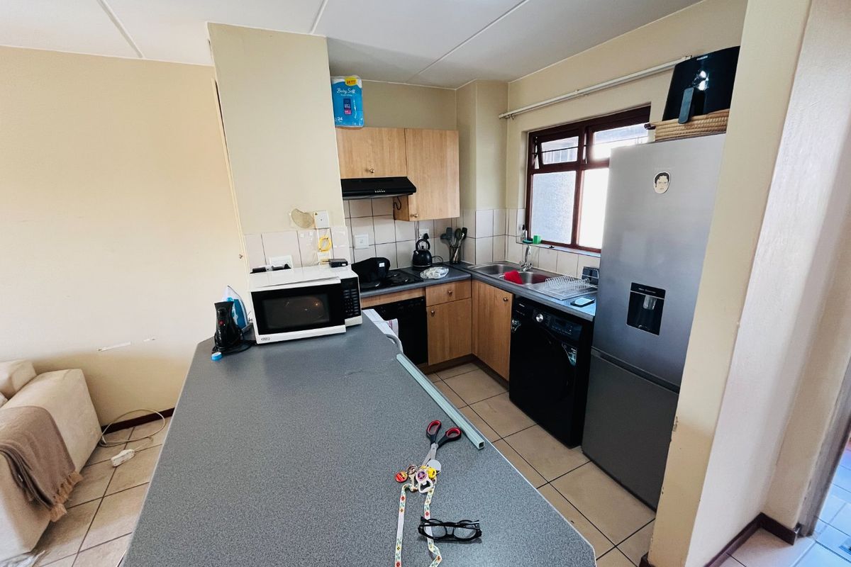 One apartment  for sale in  Noordwyk, Midrand call  us Now!! - Photo 4