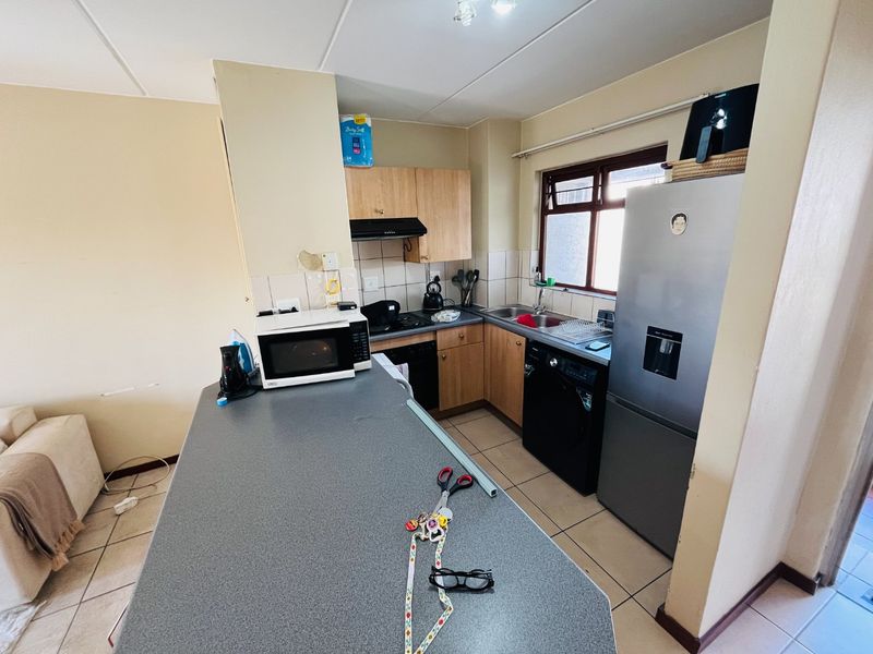 One apartment  for sale in  Noordwyk, Midrand call  us Now!! - Photo 4