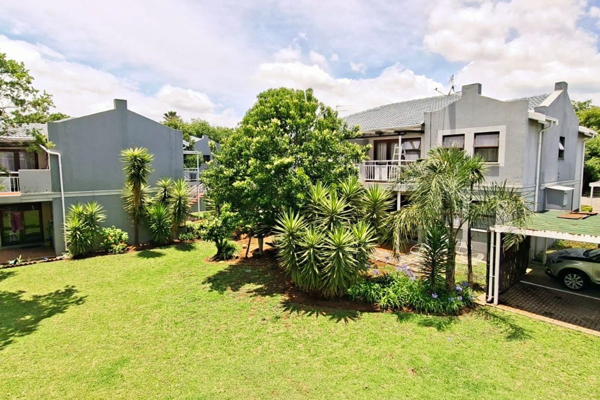 Modern One-Bedroom Apartment in a sought after well maintained secure complex - Photo 2