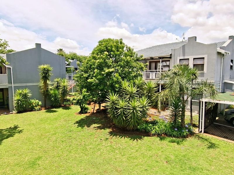 Modern One-Bedroom Apartment in a sought after well maintained secure complex - Photo 2