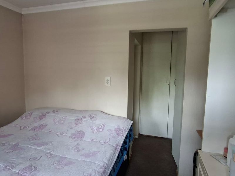 Modern One-Bedroom Apartment in a sought after well maintained secure complex - Photo 9
