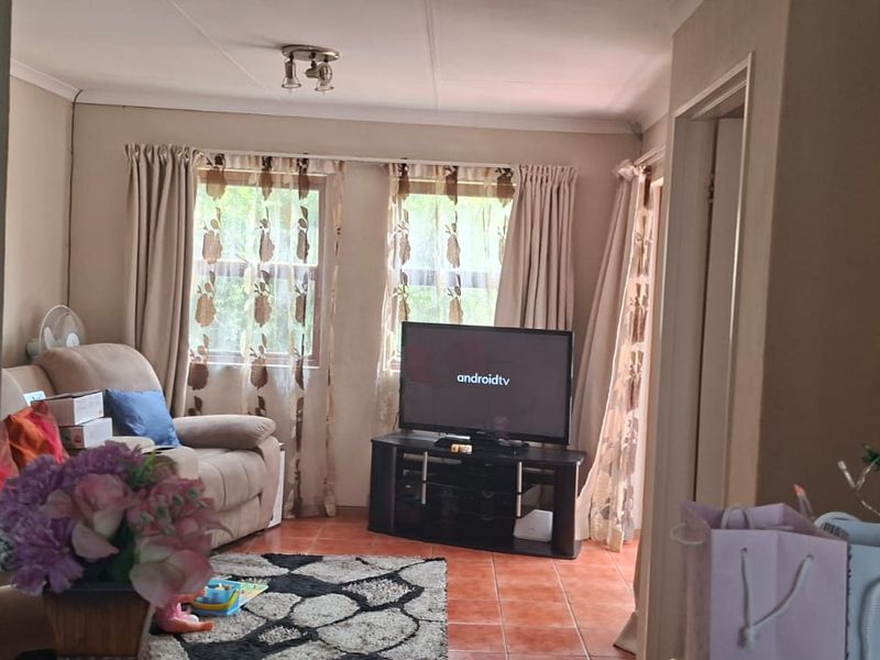 Modern One-Bedroom Apartment in a sought after well maintained secure complex - Photo 8