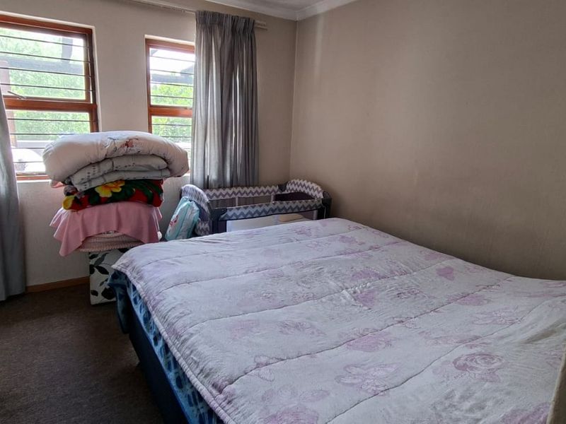 Modern One-Bedroom Apartment in a sought after well maintained secure complex - Photo 10