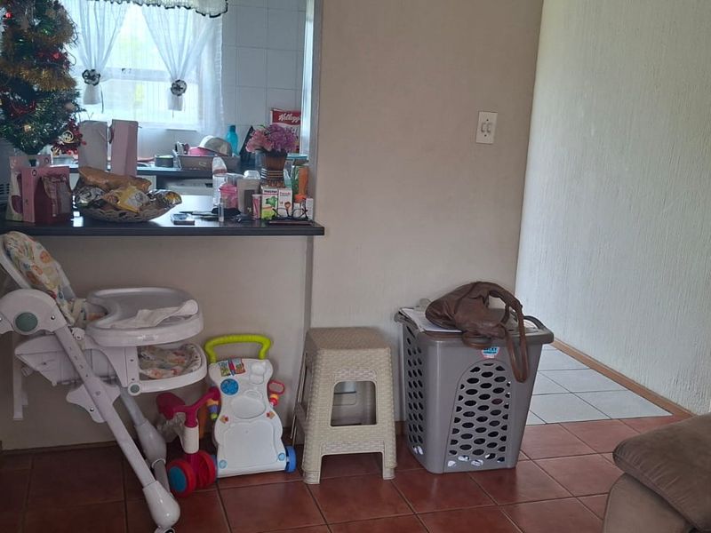 Modern One-Bedroom Apartment in a sought after well maintained secure complex - Photo 7