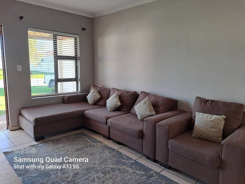 NEAT AND NIFTY INVESTORS GOLDMINE IN STELLENDALE VILLAGE - Photo 2