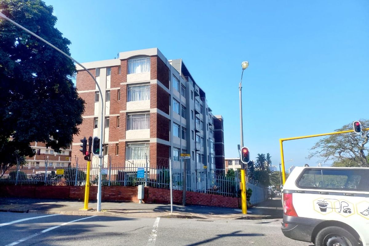Modern  2 Bedroom apartment in Essenwood  - Photo 2