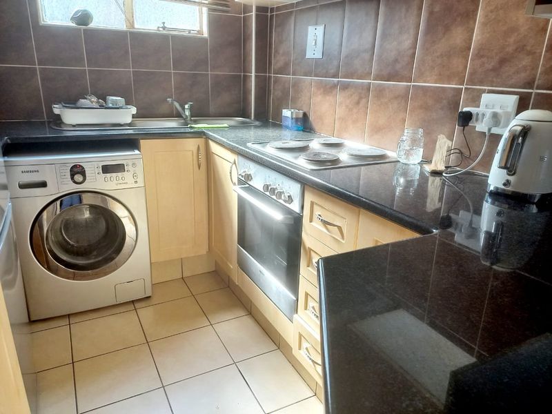 Modern  2 Bedroom apartment in Essenwood  - Photo 3