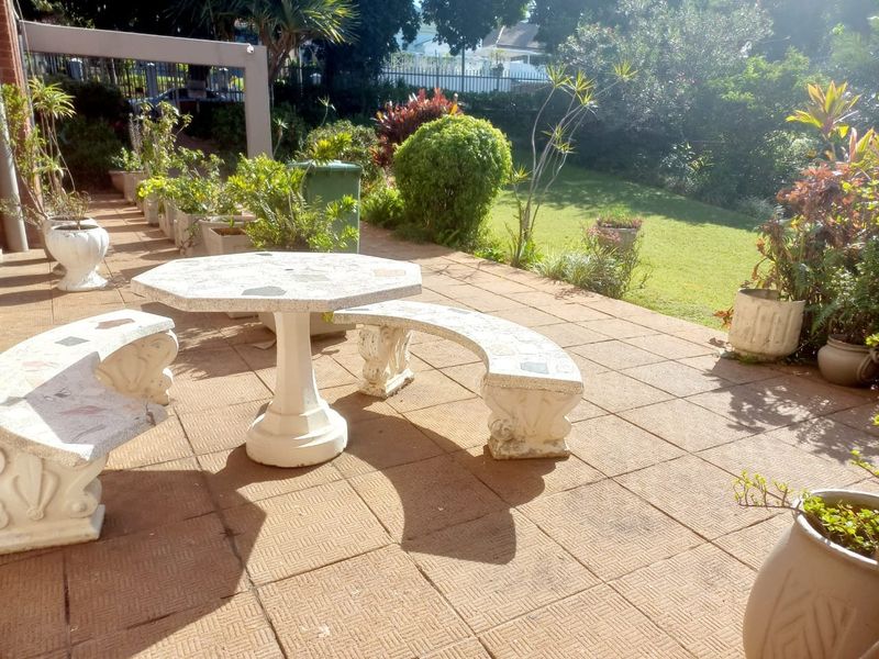 Modern  2 Bedroom apartment in Essenwood  - Photo 3
