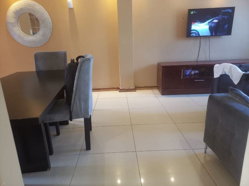 Modern  2 Bedroom apartment in Essenwood  - Photo 5