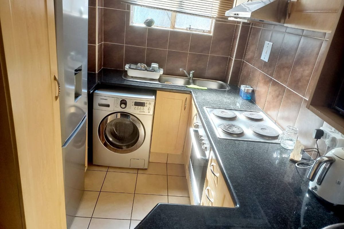 Modern  2 Bedroom apartment in Essenwood  - Photo 4