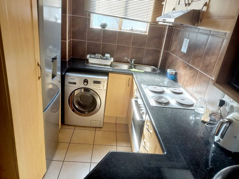 Modern  2 Bedroom apartment in Essenwood  - Photo 4
