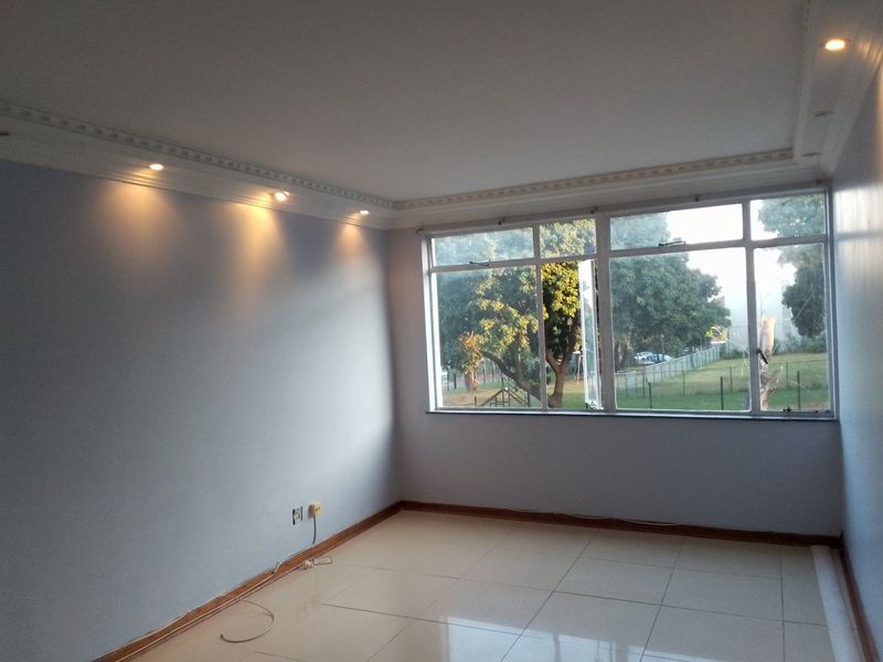 Modern  2 Bedroom apartment in Essenwood  - Photo 6