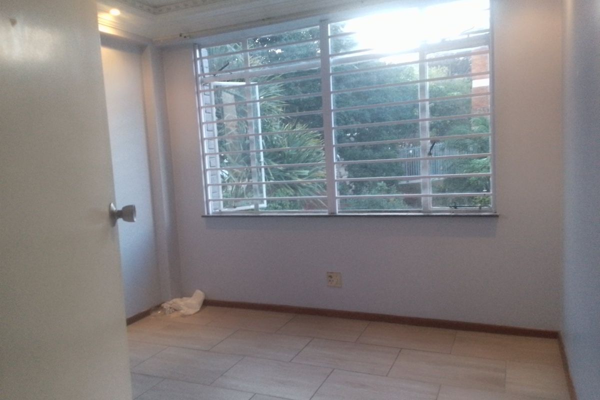 Modern  2 Bedroom apartment in Essenwood  - Photo 5