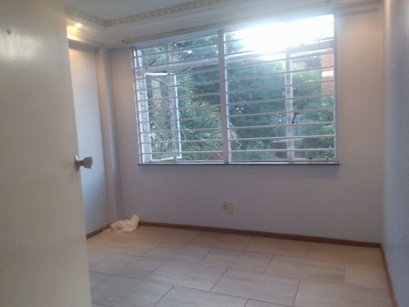 Modern  2 Bedroom apartment in Essenwood  - Photo 5