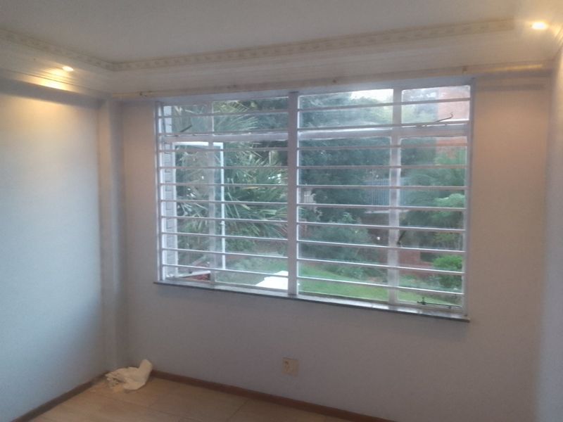 Modern  2 Bedroom apartment in Essenwood  - Photo 4