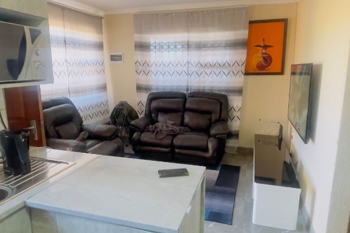 This beautiful three bedroom house in block vv ext 14 for sale  - Photo 3