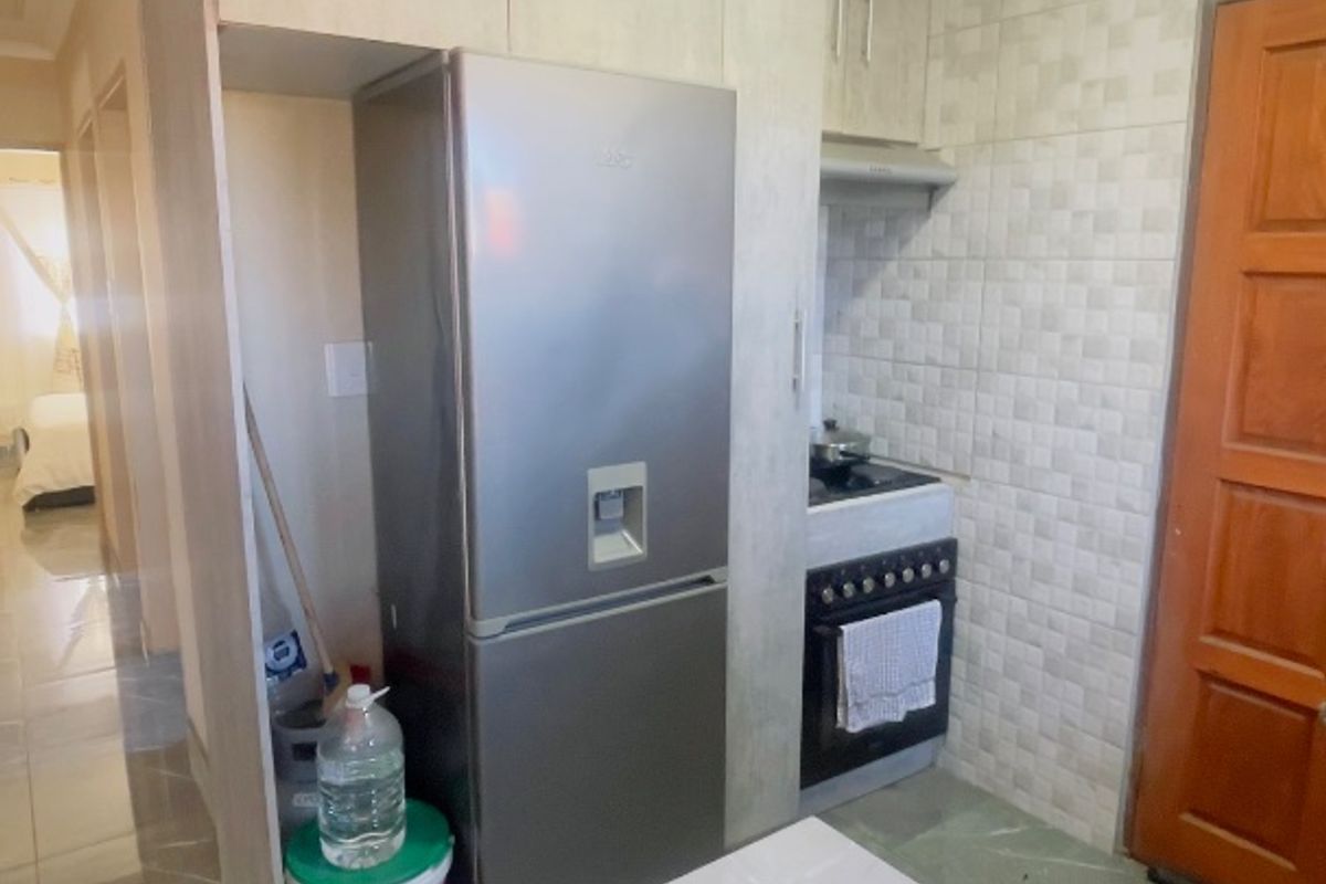 This beautiful three bedroom house in block vv ext 14 for sale  - Photo 2