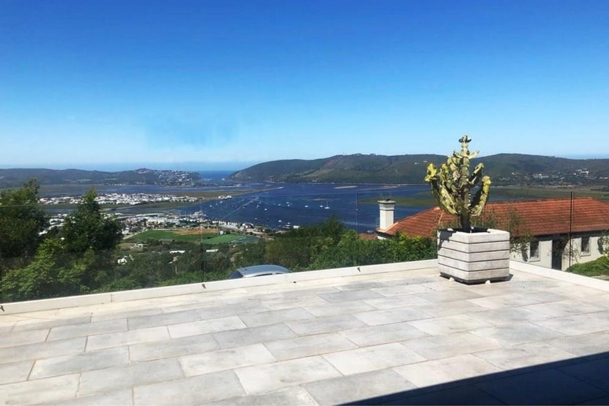 360 Degree Views in Quiet Upmarket Neighbourhood Large Comfortable Family Home Perfect for the Entertainer - Photo 4