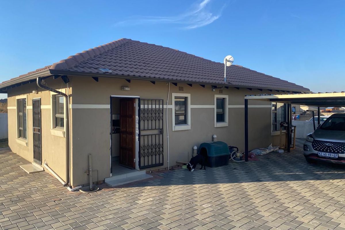 3 BEDROOMS 2 BATHROOMS FREE STANDING HOUSE IN A SECURED COMPLEX IN BLUE HILLS MIDRAND AVAILABLE FOR RENTAL - Photo 2