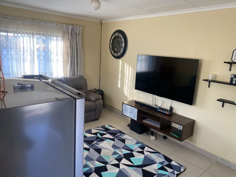 3 BEDROOMS 2 BATHROOMS FREE STANDING HOUSE IN A SECURED COMPLEX IN BLUE HILLS MIDRAND AVAILABLE FOR RENTAL - Photo 10