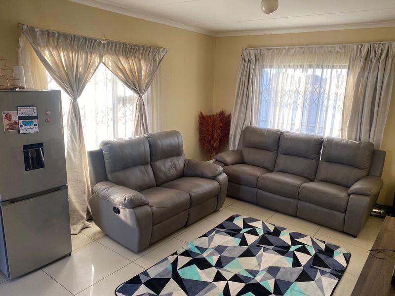 3 BEDROOMS 2 BATHROOMS FREE STANDING HOUSE IN A SECURED COMPLEX IN BLUE HILLS MIDRAND AVAILABLE FOR RENTAL - Photo 9