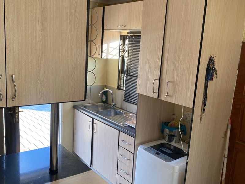3 BEDROOMS 2 BATHROOMS FREE STANDING HOUSE IN A SECURED COMPLEX IN BLUE HILLS MIDRAND AVAILABLE FOR RENTAL - Photo 6