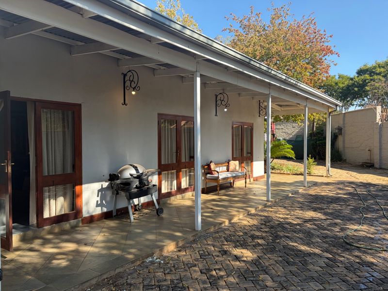 18 bedroom ensuite guest house in Equestria  - Photo 3