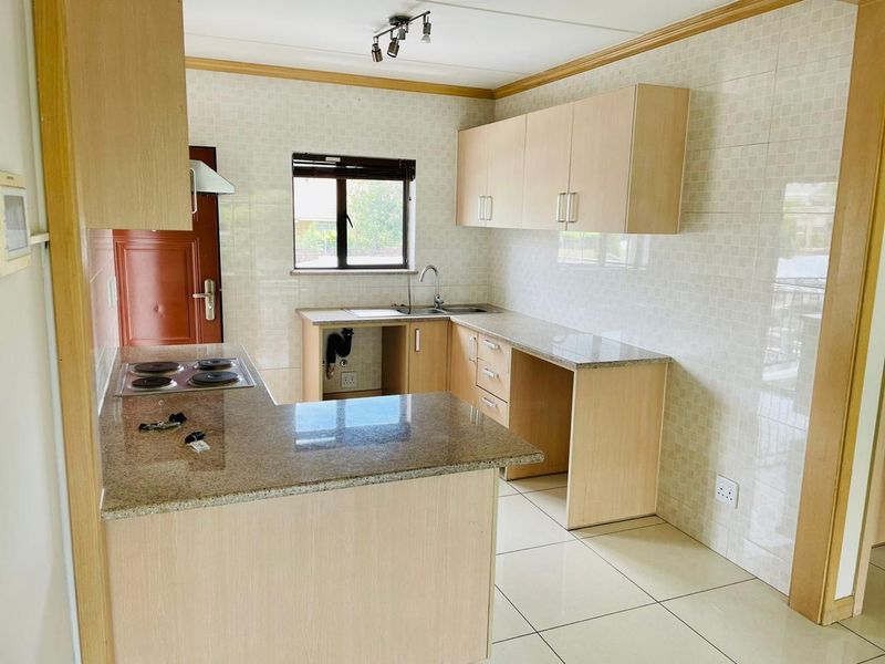 WELL KEPT 2 BEDROOMS 1 FULL BATHROOM AVAILABLE FOR OCCUPATION 1ST OF JUNE IN NOORDWYK MIDRAND - Photo 6