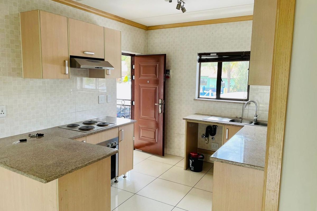 WELL KEPT 2 BEDROOMS 1 FULL BATHROOM AVAILABLE FOR OCCUPATION 1ST OF JUNE IN NOORDWYK MIDRAND - Photo 5