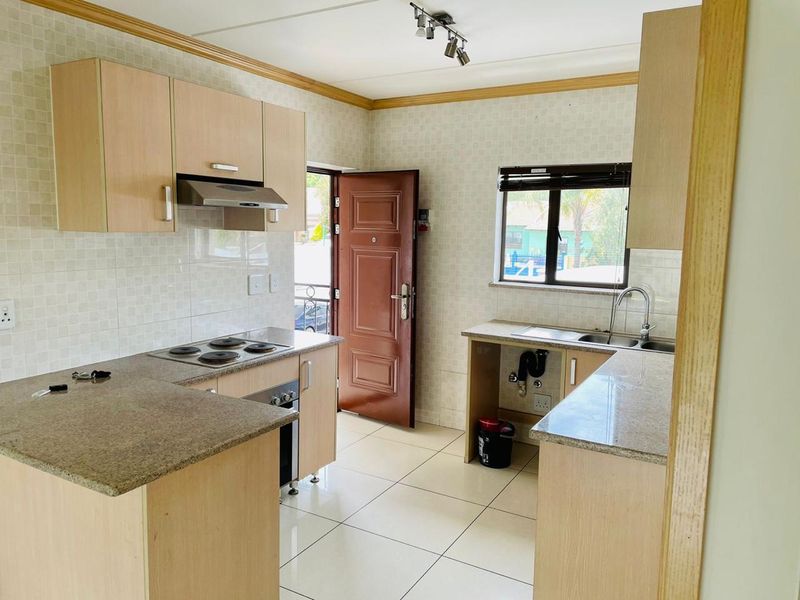 WELL KEPT 2 BEDROOMS 1 FULL BATHROOM AVAILABLE FOR OCCUPATION 1ST OF JUNE IN NOORDWYK MIDRAND - Photo 5