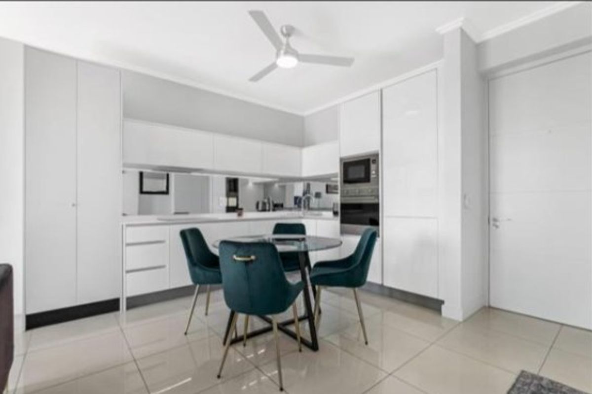 2 Bedroom apartment/flat for sale - Photo 3