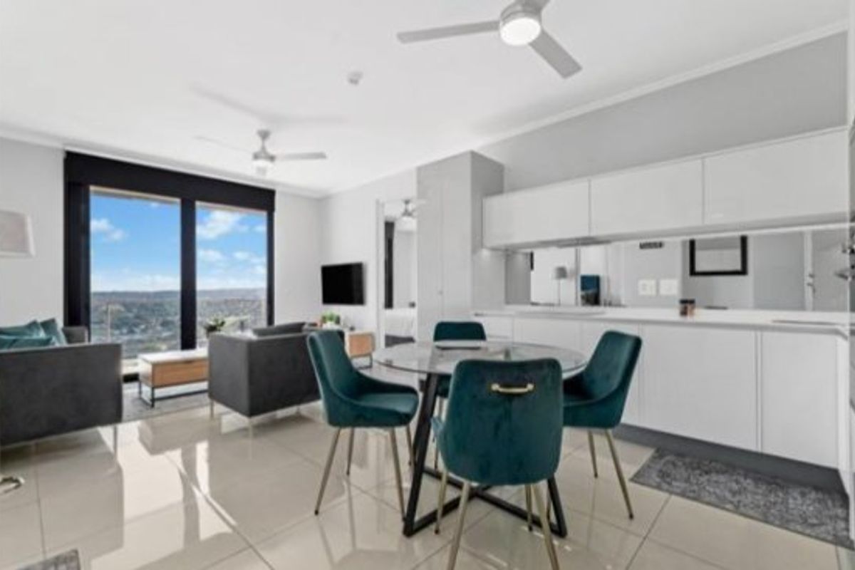 2 Bedroom apartment/flat for sale - Photo 2