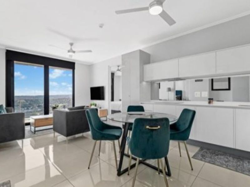 2 Bedroom apartment/flat for sale - Photo 2