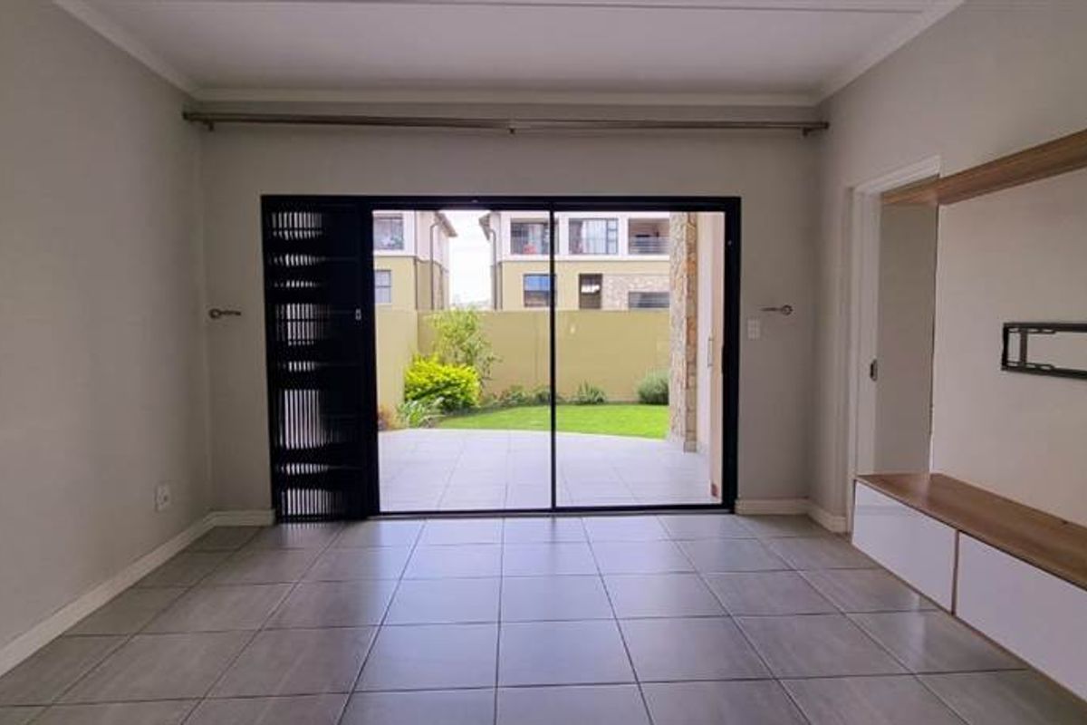 Ground Floor 3Bedroom Apartment - Photo 2