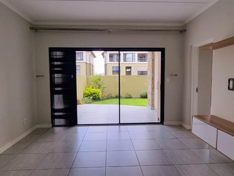 Ground Floor 3Bedroom Apartment - Photo 2