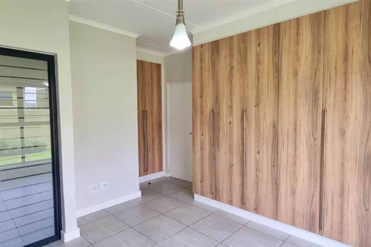 Ground Floor 3Bedroom Apartment - Photo 4
