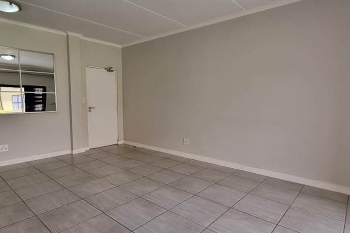 Ground Floor 3Bedroom Apartment - Photo 5