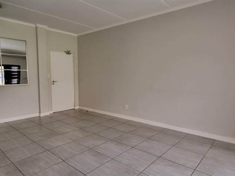 Ground Floor 3Bedroom Apartment - Photo 5