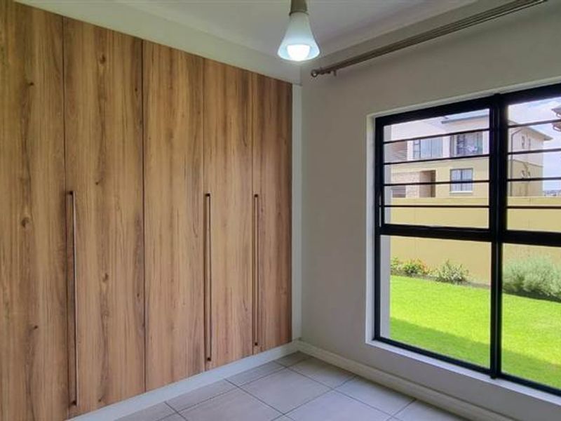 Ground Floor 3Bedroom Apartment - Photo 3