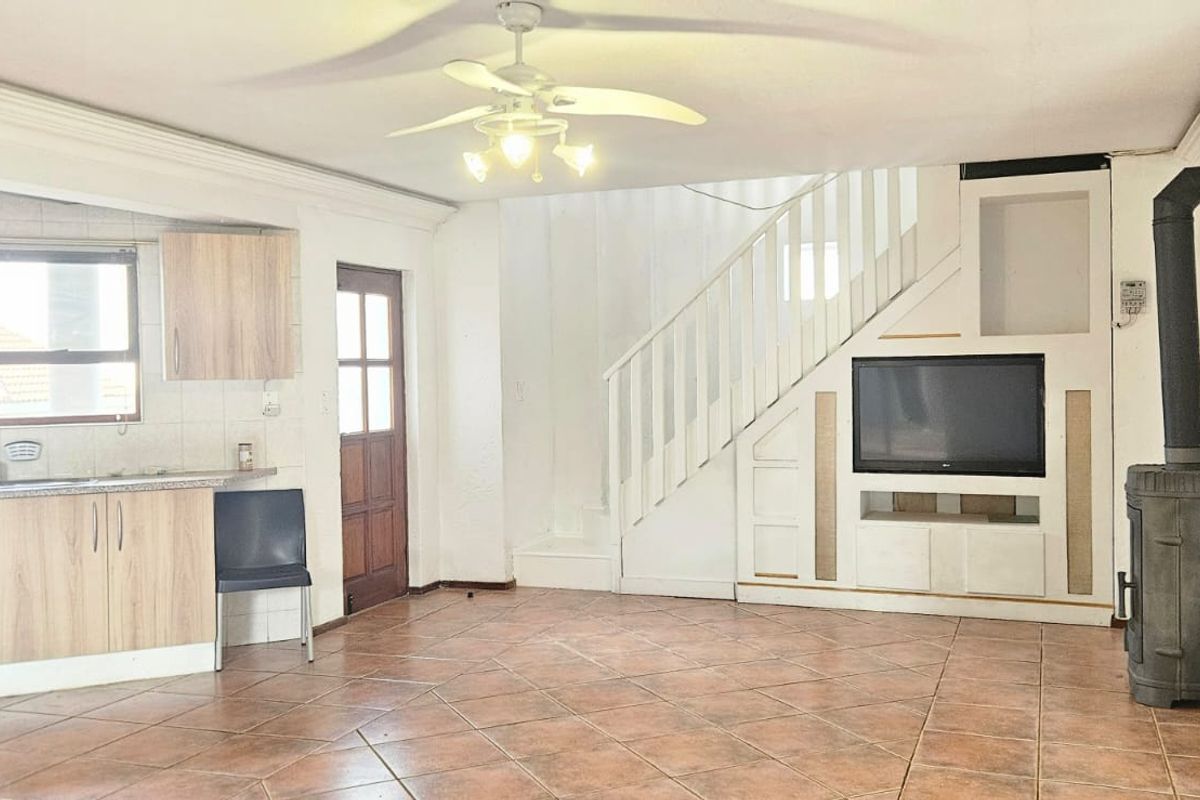 Beautiful 2-Bedroom Unit in Sought-After Boskruin Complex!!! - Photo 3