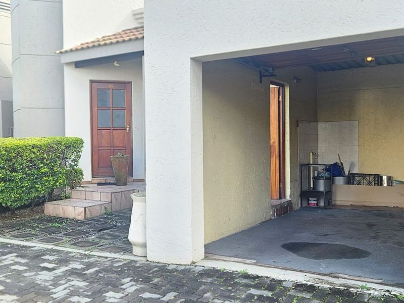 Beautiful 2-Bedroom Unit in Sought-After Boskruin Complex!!! - Photo 4