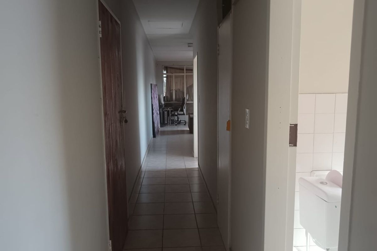 Spacious Flat - Photo 4