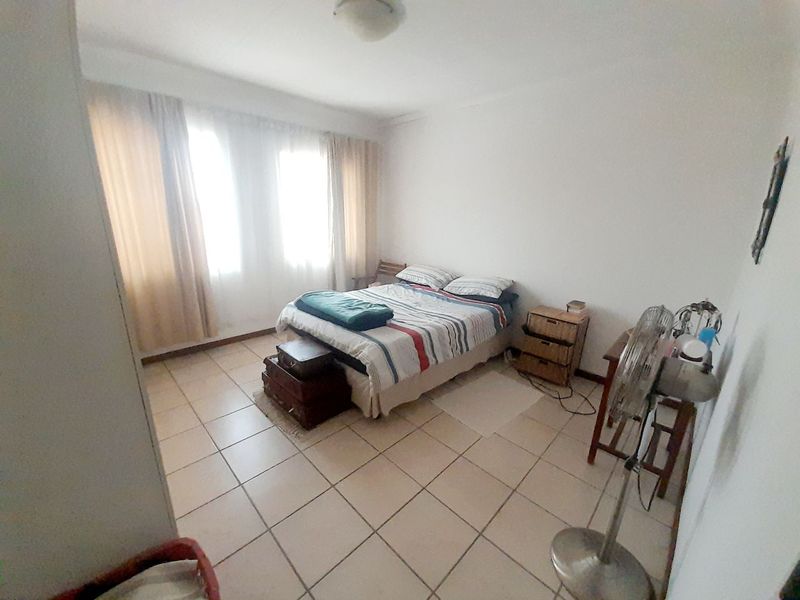 Neat & Spacious Duplex in a Secure Complex - Photo 10