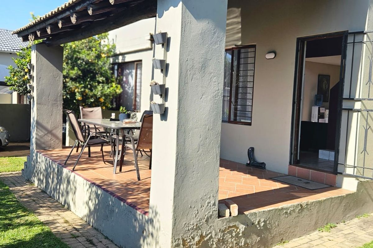 Full Title 3 bed Cluster Luxury Family Home with Solar & Loft and much more!!! - Photo 2