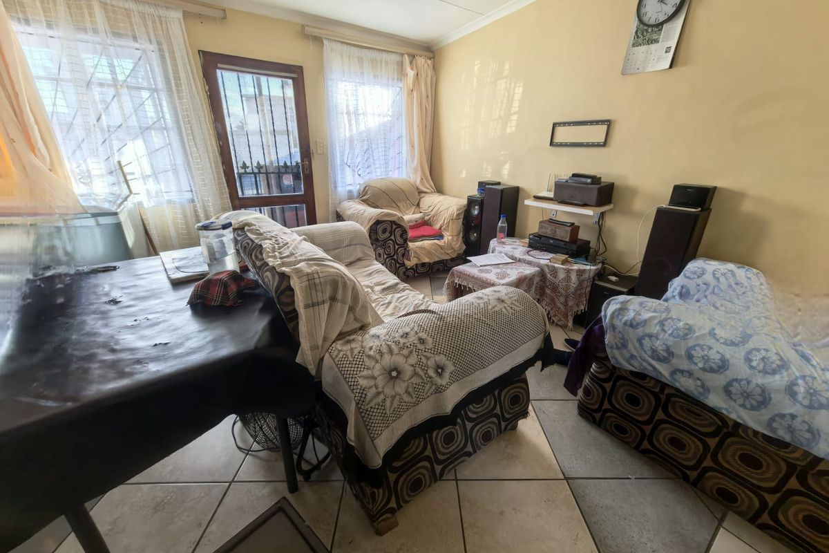 Two Bedroom Family Home for Sale in Pelican Park - Photo 2