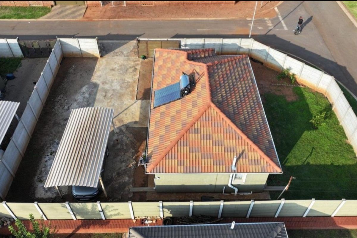 Family 3b3droom and 2 bath Home in Sky City with Fibre and Solar Geyser - Photo 3