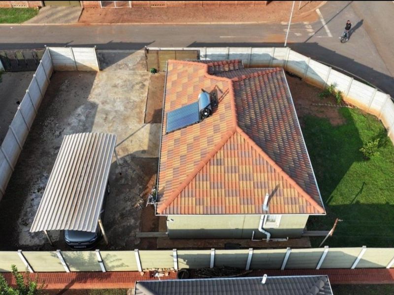 Family 3b3droom and 2 bath Home in Sky City with Fibre and Solar Geyser - Photo 3