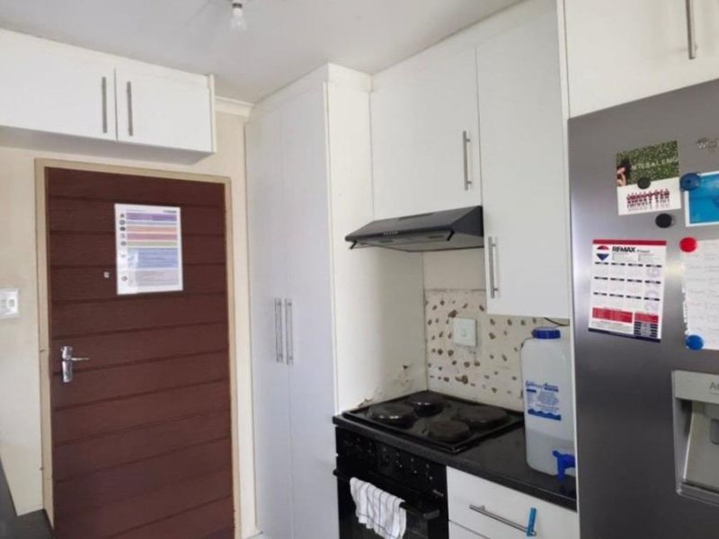 Family 3b3droom and 2 bath Home in Sky City with Fibre and Solar Geyser - Photo 6
