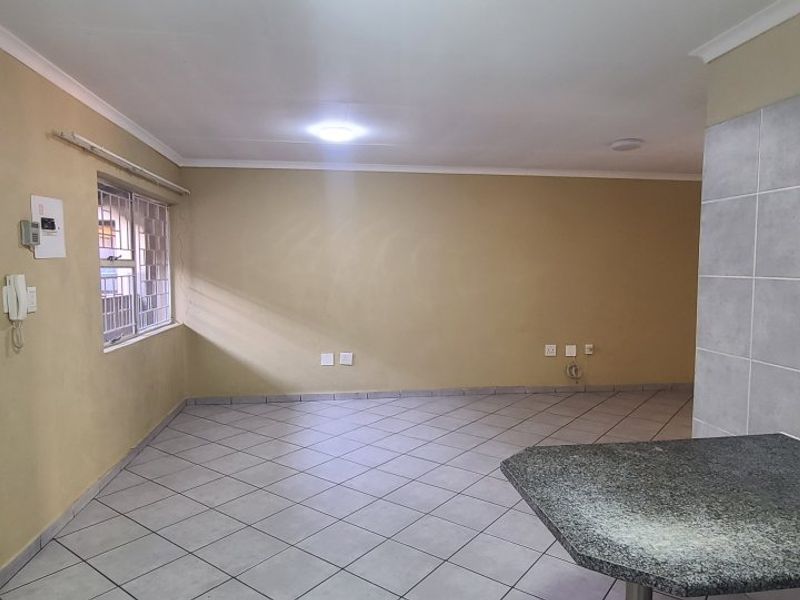 Modern & Comfortable 2-Bed Flat – Perfect for First-Time Buyers or Investors - Photo 4